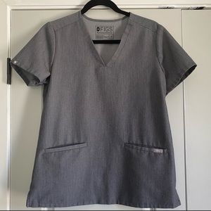 FIGS casma three pocket scrub top with Livingston pants size small